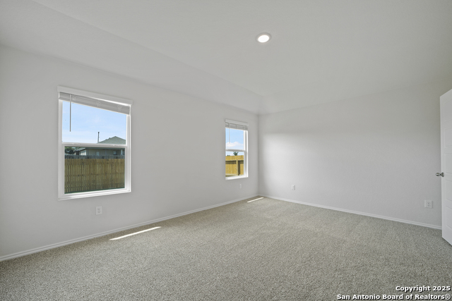 Listing photo id 10 for 465 Payton