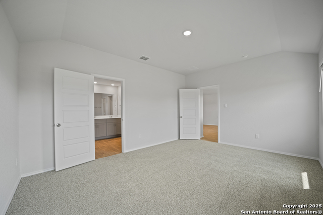 Listing photo id 11 for 465 Payton