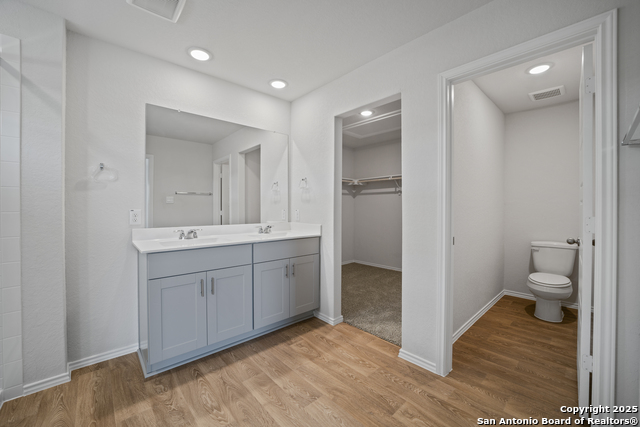 Listing photo id 12 for 465 Payton