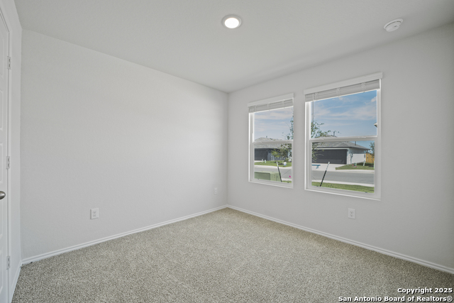 Listing photo id 15 for 465 Payton