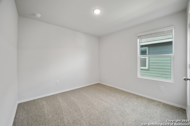 Listing photo id 18 for 465 Payton