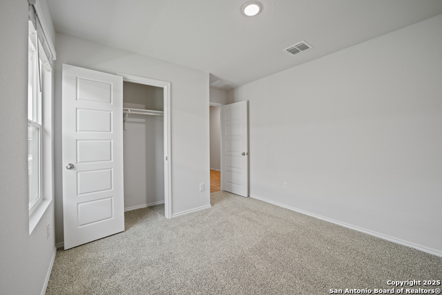 Listing photo id 19 for 465 Payton
