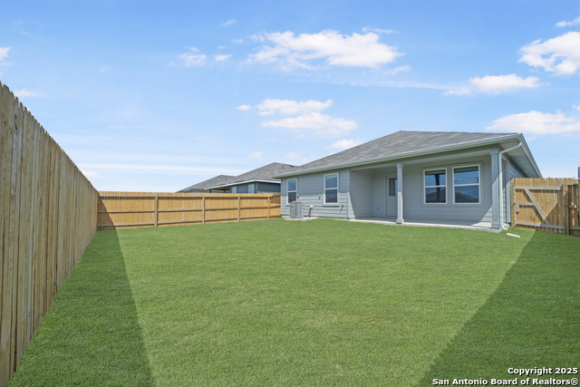 Listing photo id 24 for 465 Payton