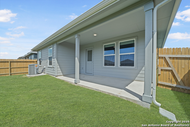 Listing photo id 27 for 465 Payton