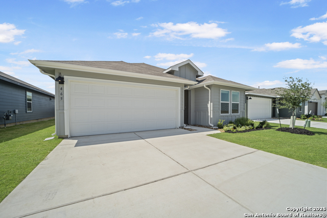 Listing photo id 1 for 465 Payton