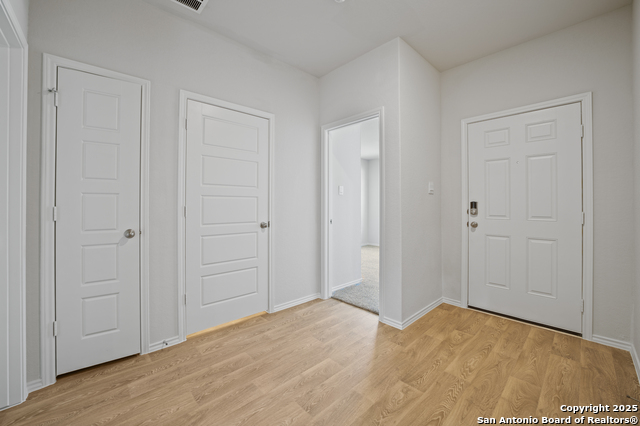 Listing photo id 3 for 465 Payton