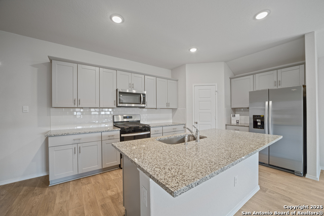 Listing photo id 4 for 465 Payton
