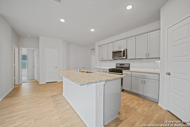 Listing photo id 6 for 465 Payton