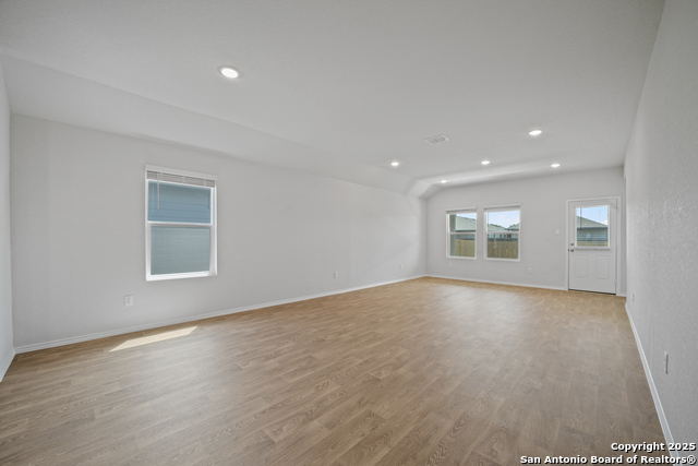 Listing photo id 7 for 465 Payton