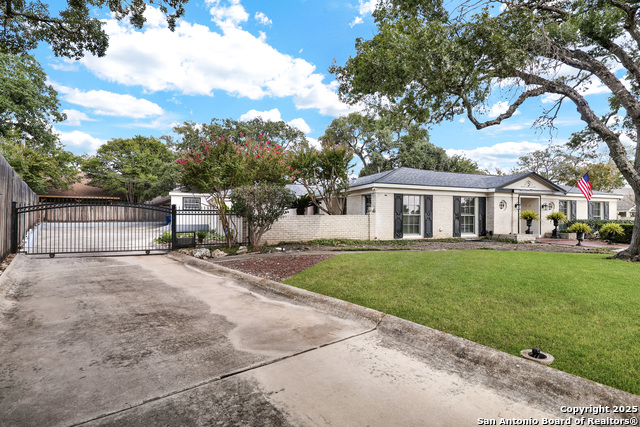 Listing photo id 1 for 510 Prinz  