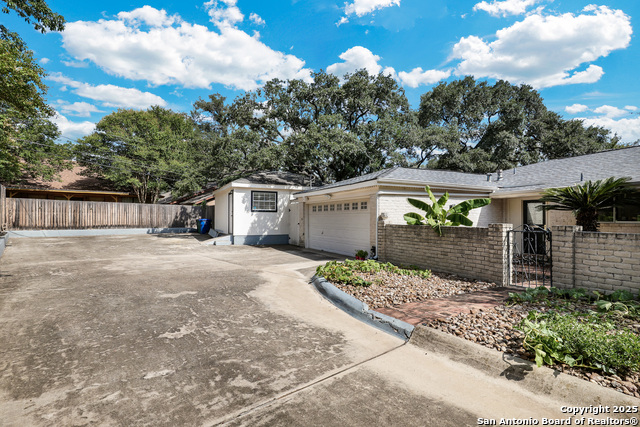 Listing photo id 3 for 510 Prinz  