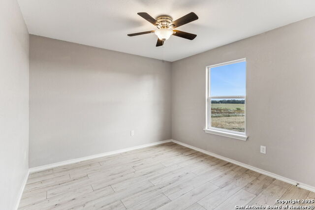 Image 17 of 33 For 112 Spring Valley