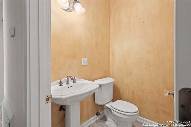 Listing photo id 14 for 1651 Old Red Ranch