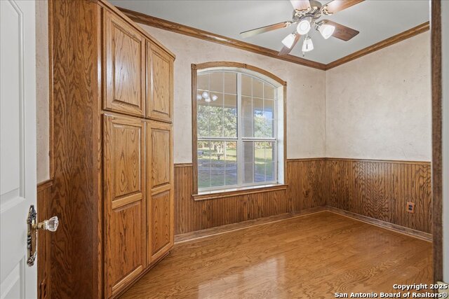 Listing photo id 15 for 1651 Old Red Ranch