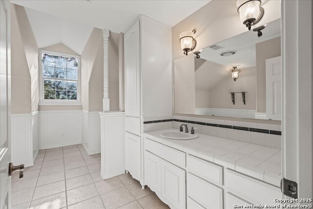 Listing photo id 23 for 1651 Old Red Ranch
