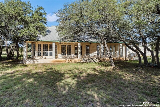 Listing photo id 1 for 1651 Old Red Ranch