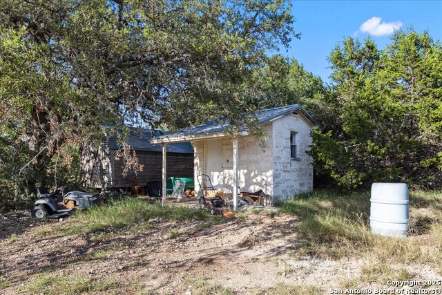 Listing photo id 29 for 1651 Old Red Ranch