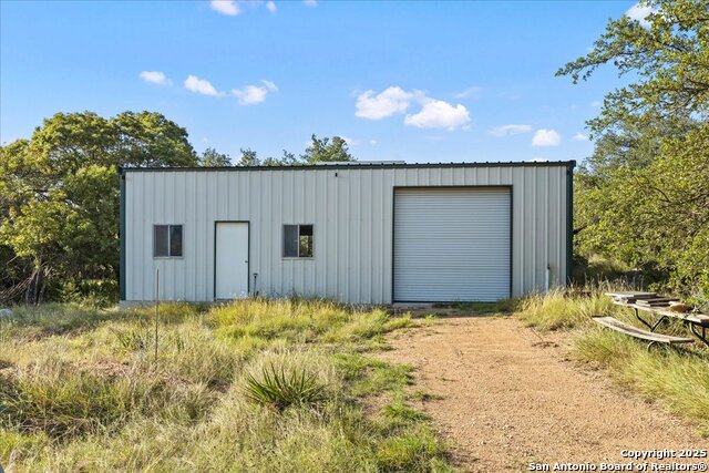 Listing photo id 30 for 1651 Old Red Ranch