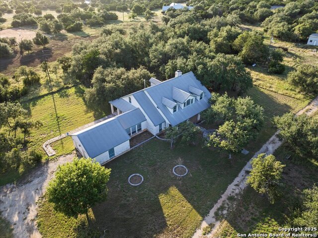 Listing photo id 32 for 1651 Old Red Ranch