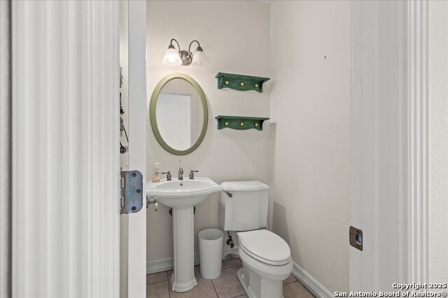 Listing photo id 3 for 1651 Old Red Ranch