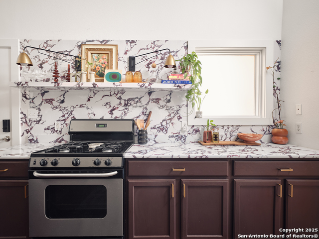 Image 10 of 31 For 400 Guenther Street E 1203