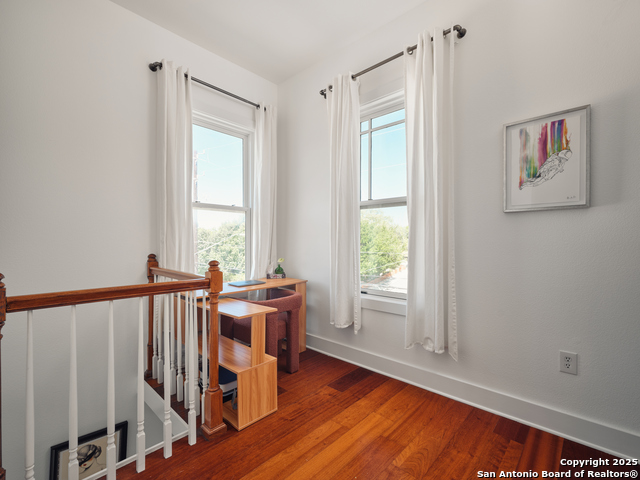 Image 17 of 31 For 400 Guenther Street E 1203