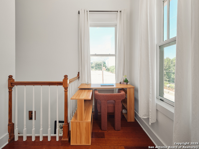 Image 18 of 31 For 400 Guenther Street E 1203