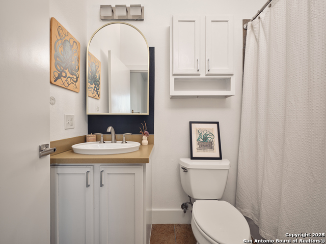 Image 22 of 31 For 400 Guenther Street E 1203