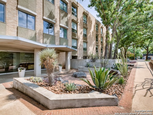 Image 10 of 27 For 1115 Alamo St S 2402