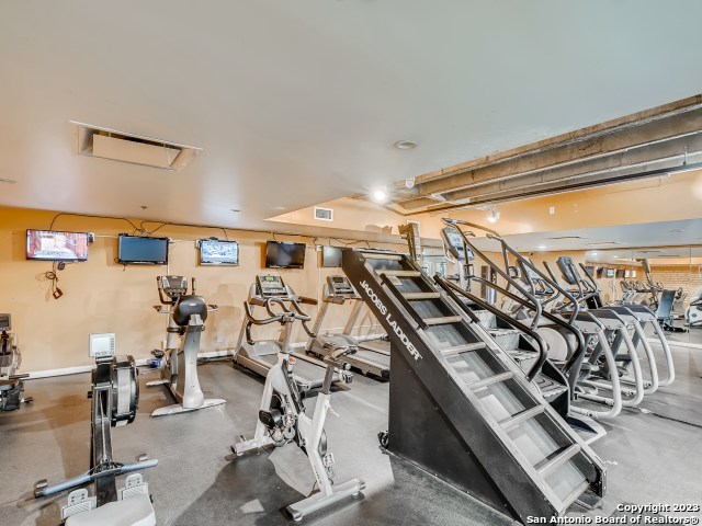 Image 18 of 27 For 1115 Alamo St S 2402