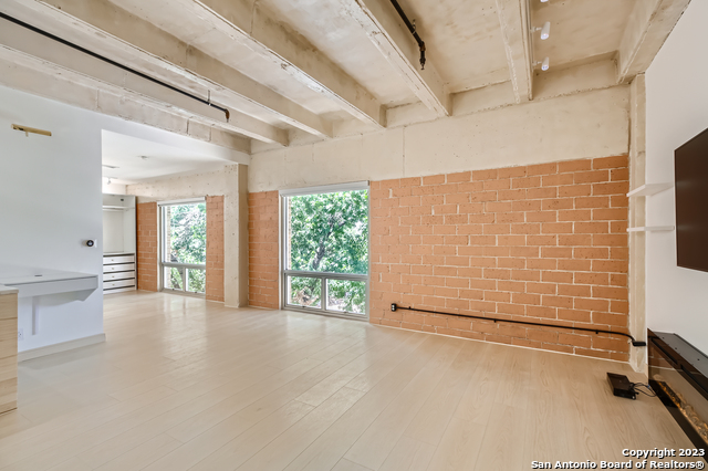 Image 19 of 27 For 1115 Alamo St S 2402