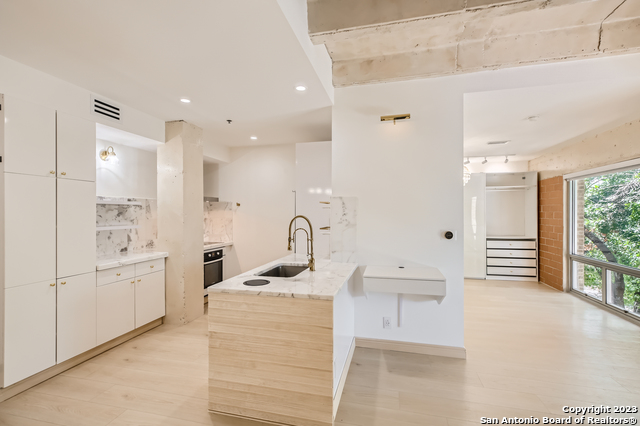 Image 23 of 27 For 1115 Alamo St S 2402