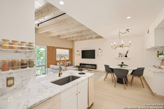 Image 4 of 27 For 1115 Alamo St S 2402