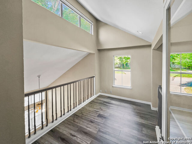 Image 7 of 11 For 210 Circle St  6