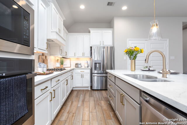 Image 12 of 41 For 2131 Thayer Cove