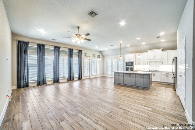 Image 6 of 41 For 2131 Thayer Cove