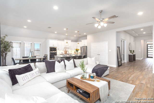 Image 7 of 41 For 2131 Thayer Cove