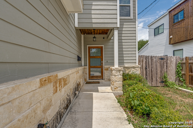 Image 24 of 26 For 811 Potomac  
