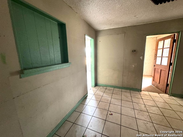 Listing photo id 11 for 814 Kendalia