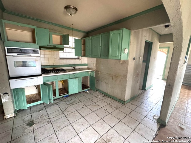 Listing photo id 17 for 814 Kendalia