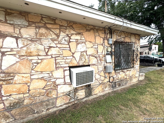 Listing photo id 0 for 814 Kendalia