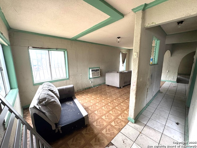 Listing photo id 18 for 814 Kendalia