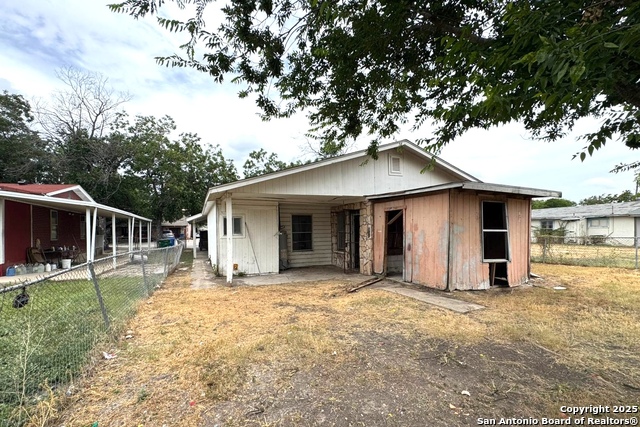 Listing photo id 2 for 814 Kendalia