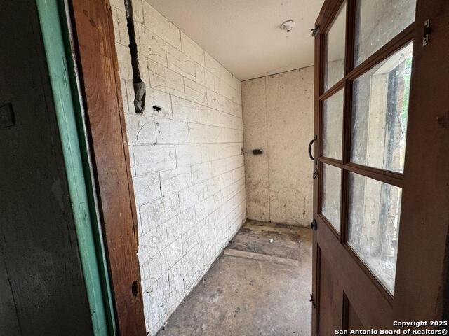 Listing photo id 3 for 814 Kendalia