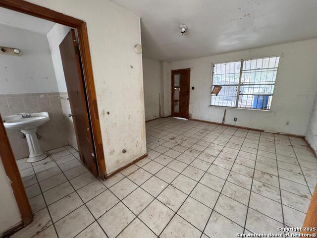 Listing photo id 6 for 814 Kendalia