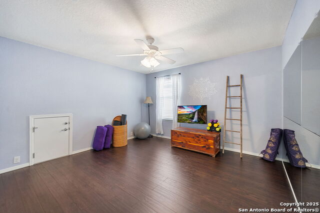 Listing photo id 12 for 8206 Setting Moon