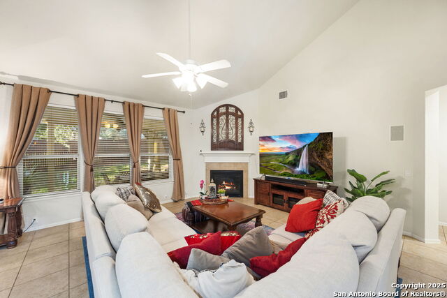 Listing photo id 24 for 8206 Setting Moon