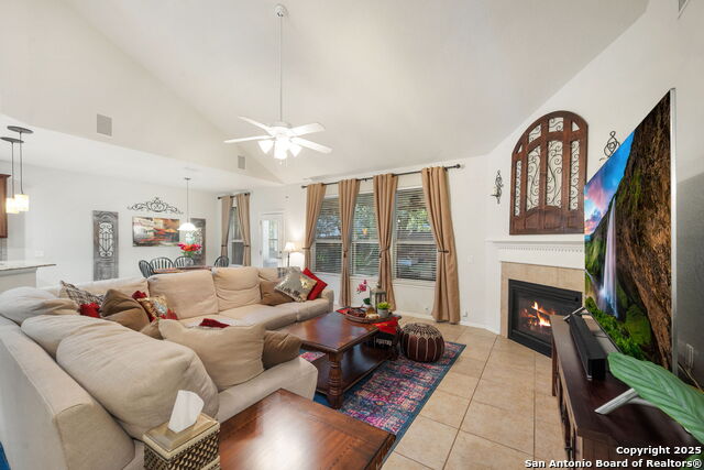 Listing photo id 25 for 8206 Setting Moon