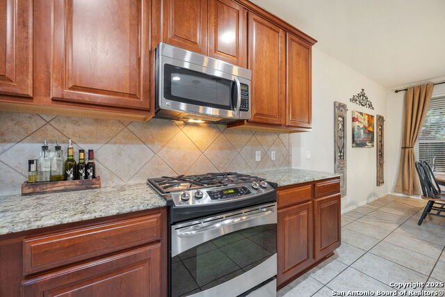 Listing photo id 28 for 8206 Setting Moon