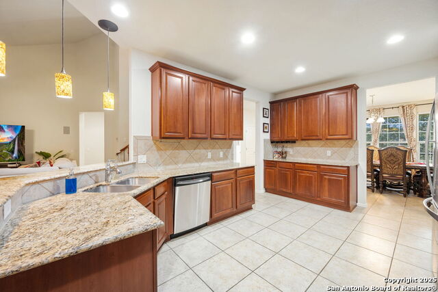 Listing photo id 4 for 8206 Setting Moon